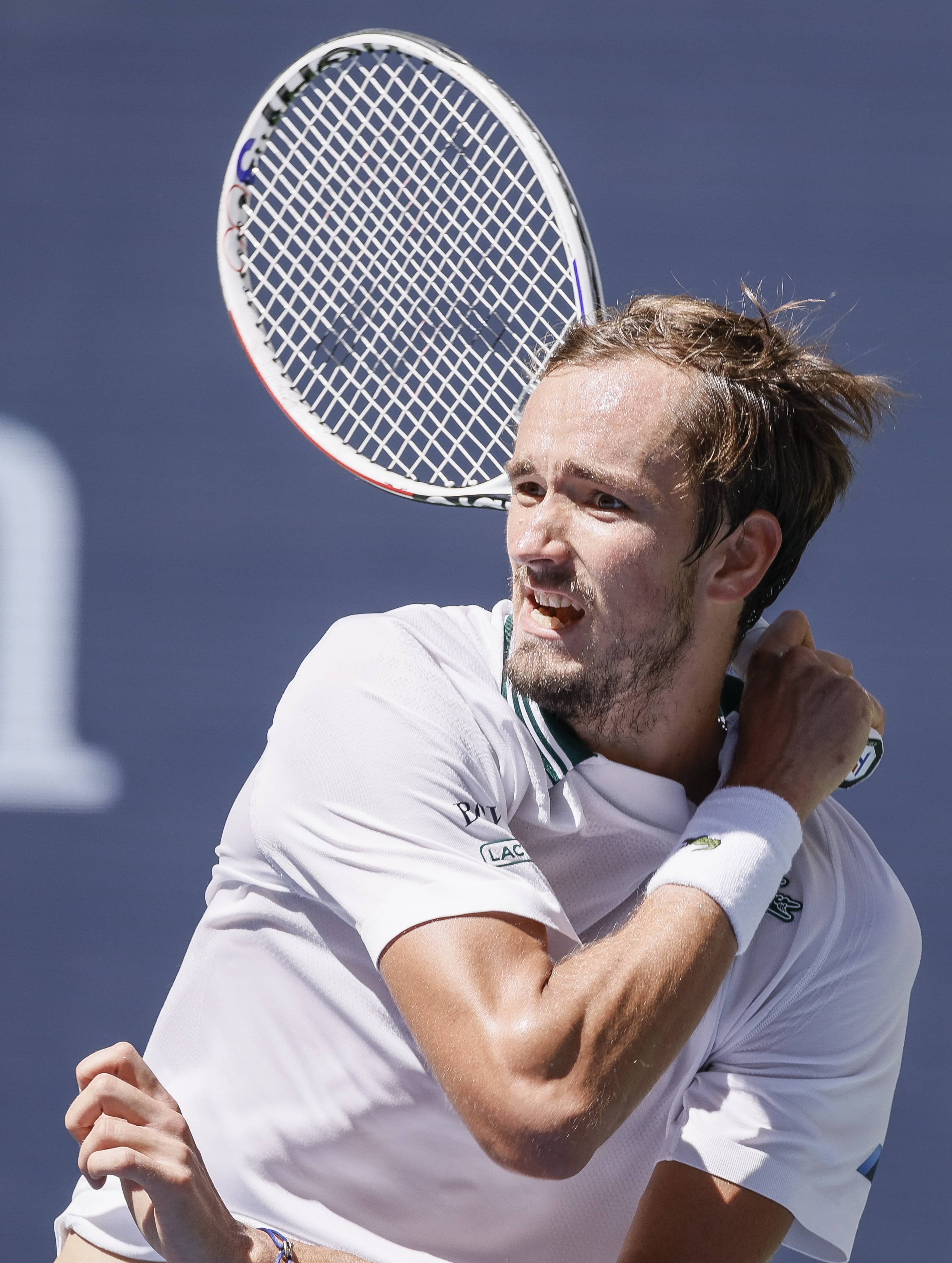 开云体育视频直播-美国网球队翻盘英国网球队，梅德韦杰夫爆发神勇