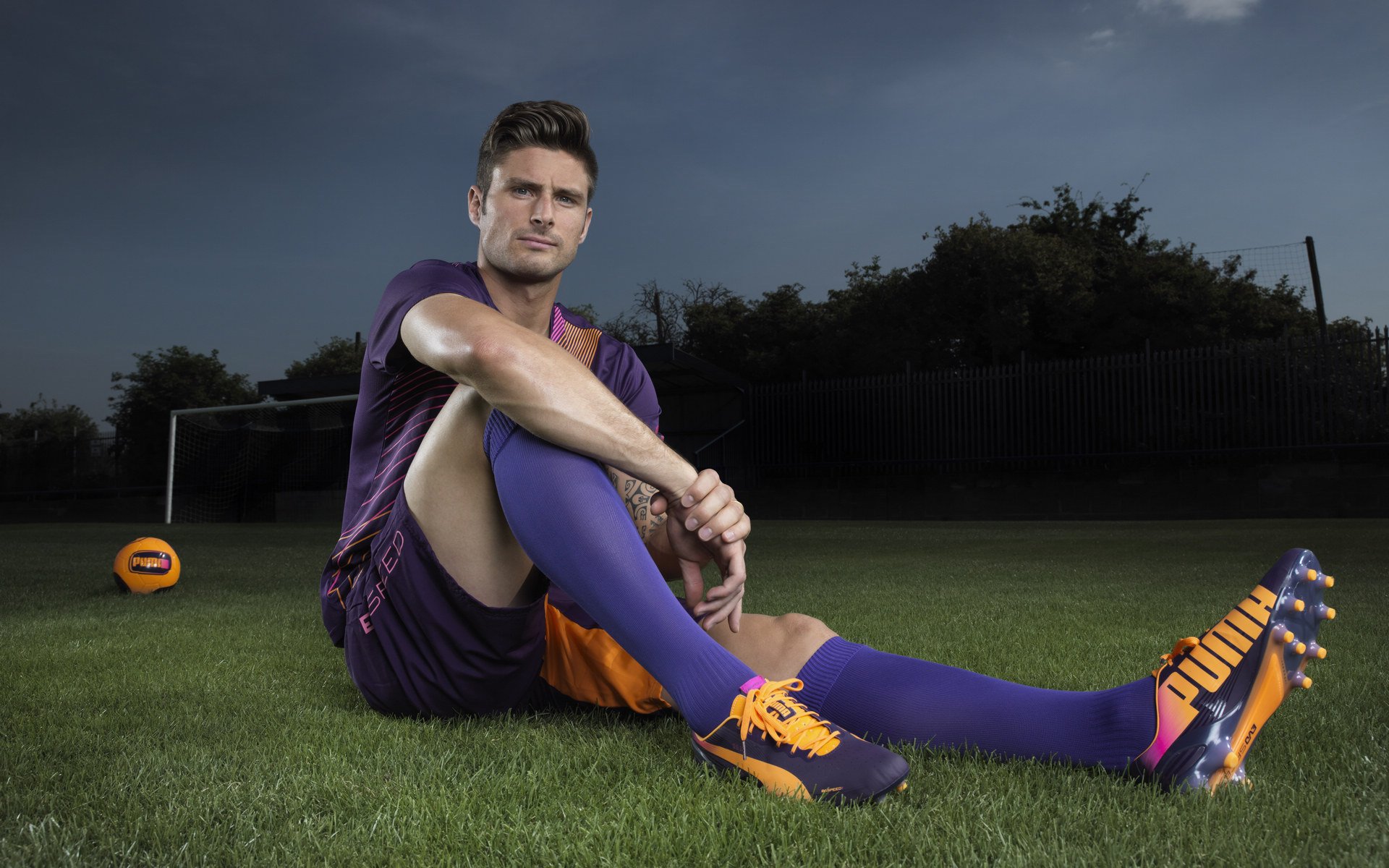 开云APP-NBA季后赛之夜，法比尼奥个人能力完全展现，当足球巨星闯入篮球圣殿